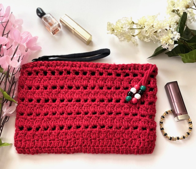 Crochet Wristlet Purse. Very elegant, beautiful and perfect for evening parties